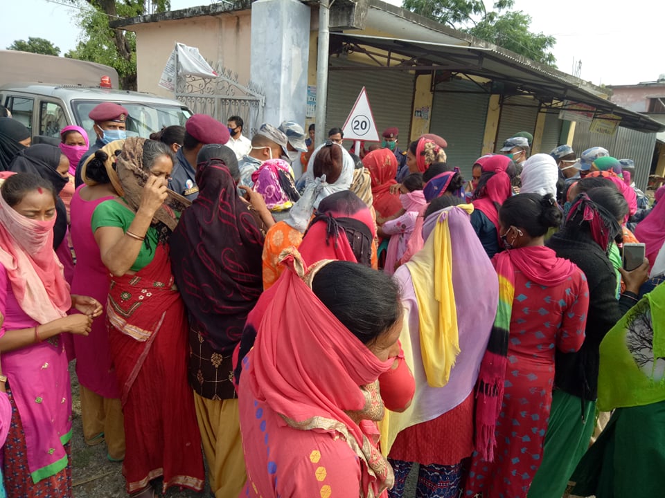 आफन्तलाई भारतबाट नेपाल ल्याउनुपर्ने माग गर्दै महिलाहरु उत्रिए प्रदर्शनमा
