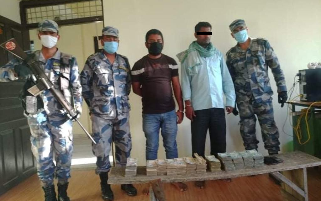 भारतबाट धान बोकेर आएको ट्रकमा श्रोत नखुलेको १८ लाख, २ जना भारतीय नागरिक पक्राउ