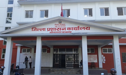 कञ्चनपुरमा लकडाउनमा थप कडाइ, सुरक्षाकर्मीको अनुमति बिना घरबाहिर निस्कन नपाइने