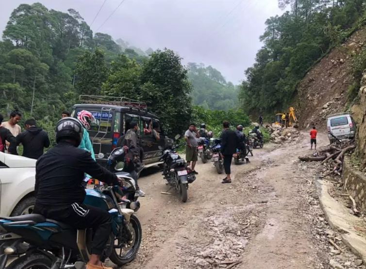 भीमफेदी-कुलेखानी हुँदै चित्लाङ-थानकोटतर्फको सडक मर्मत हुने, सवारी संचालनमा रोक