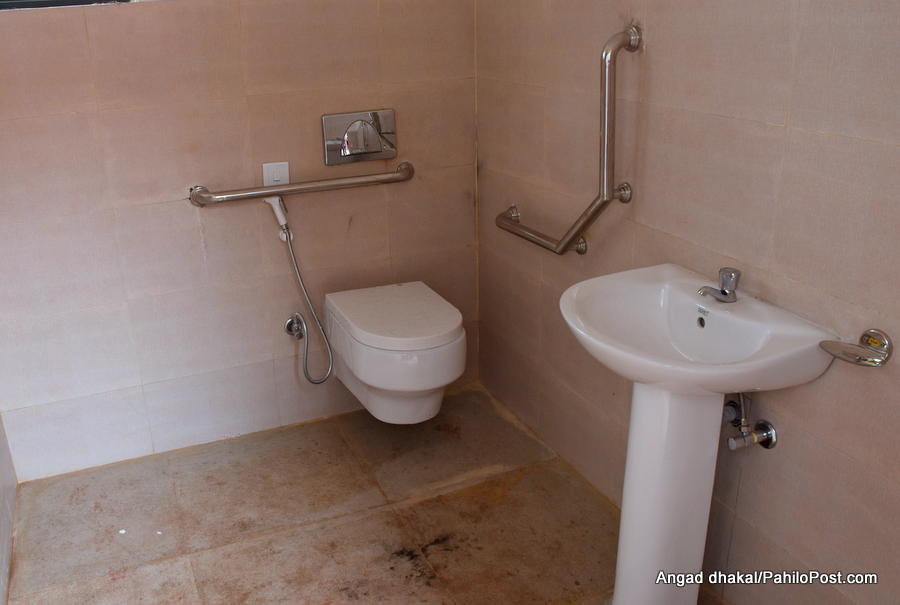 दशकअघि नै खुला दिसामुक्त जिल्ला घोषणा भएको बागलुङका ८६५ घरमा अझै छैन शौचालय