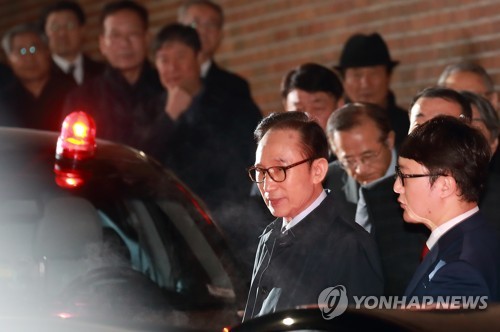 दक्षिण कोरियाली पूर्व राष्ट्रपति ली भ्रष्टाचारको आरोपमा पक्राउ