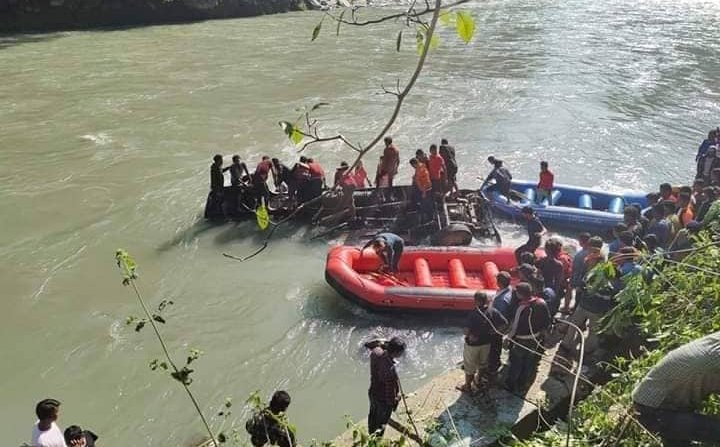 सुकुटेमा भएको बस दुर्घटनामा ६ जनाको मृत्यु, २० जनाको उद्धार