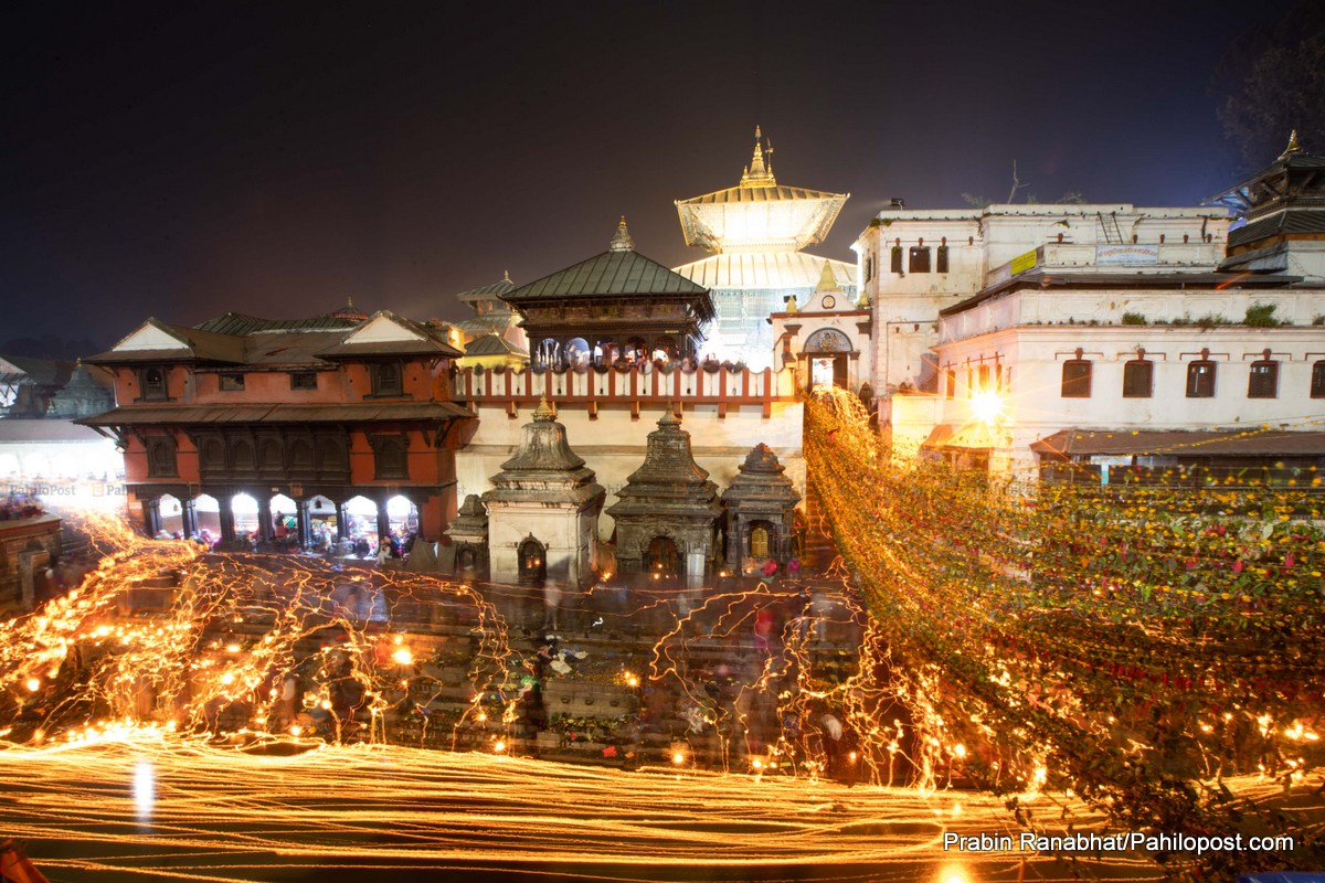 रातभर जाग्राम बसेपछि पितृ उद्धारको कामना सहित पशुपतिमा छरियो शतबीज