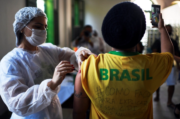 ८ महिनापछि ब्राजिलमा संक्रमणका कारण एकैदिन मृत्यु हुनेको संख्या एक हजारभन्दा कम 
