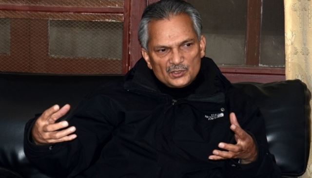ओलीकै शैलीमा उखान हाल्दै भट्टराईले भने : जेठा मामाको त्यो गति, कान्छा मामाको भांग्राको धोती!