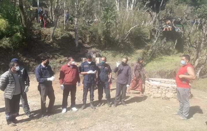 कोरोना संक्रमित किशोरीसँगै आएका युवा बस चढेर गएका थिए बागलुङ: मेयर भन्छन्, 'हृष्टपुष्ट भएकाले परिवारको जिम्मा लगायौं'