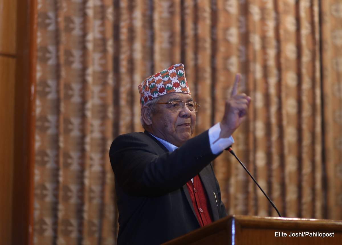 पूरै अवधि प्रधानमन्त्रीमा ओलीलाई कायम राख्‍नेसहित बामदेवको ६ बुँदे प्रस्ताव