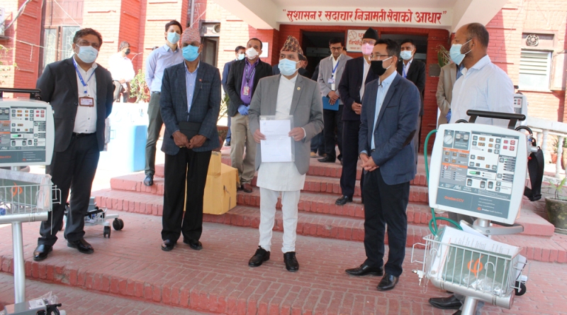निक साइमन्स इन्स्टिच्युटले सरकारलाई दियो १० थान पोर्टेबल भेन्टिलेटर