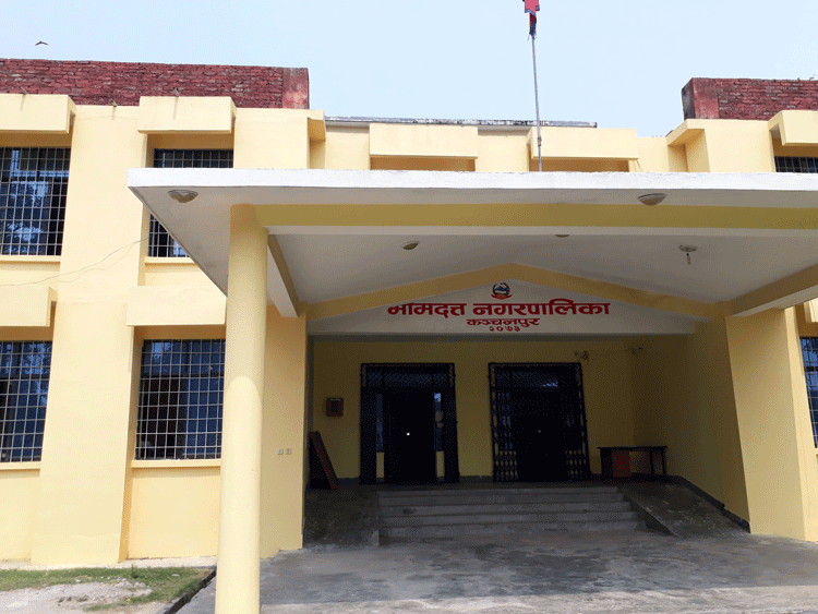 भीमदत्त नगरपालिकको नगरसभाबाट तीन एेन पारित