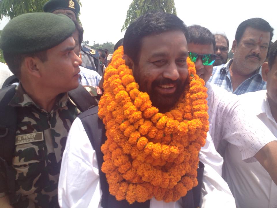 राजीनामापछि गृहमन्त्रालय फर्किएका निधिलाई जनकपुरमा भव्य स्वागत
