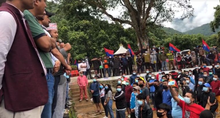 साउन ९ गते काठमाडौंमा युथफोर्सले मार्चपास गर्ने, महेश बस्नेतले भने : कसैले छोए अरिंगाल झै जाइलाग्छौँ