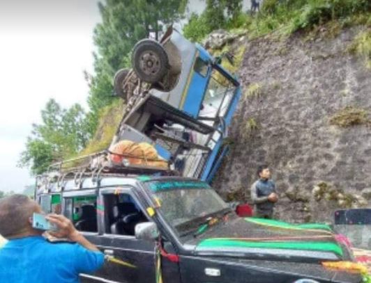 भीमफेदीमा बस दुर्घटना : मृतकको संख्या ७ पुग्यो, केही घाइतेलाई काठमाडौं ल्याइँदै