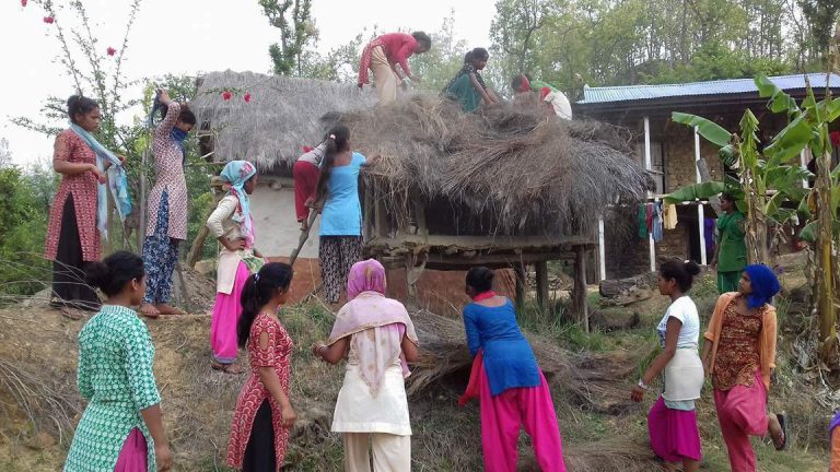 छाउगोठ भत्काइएपछि महिलालाई झनै समस्या, महिनावारी हुँदा ओढार र चौरमा बास
