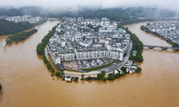 ठूलो बाढीका कारण दक्षिणी चीनमा दशौँ हजार मानिसहरू विस्थापित, थप वर्षा हुने अनुमान