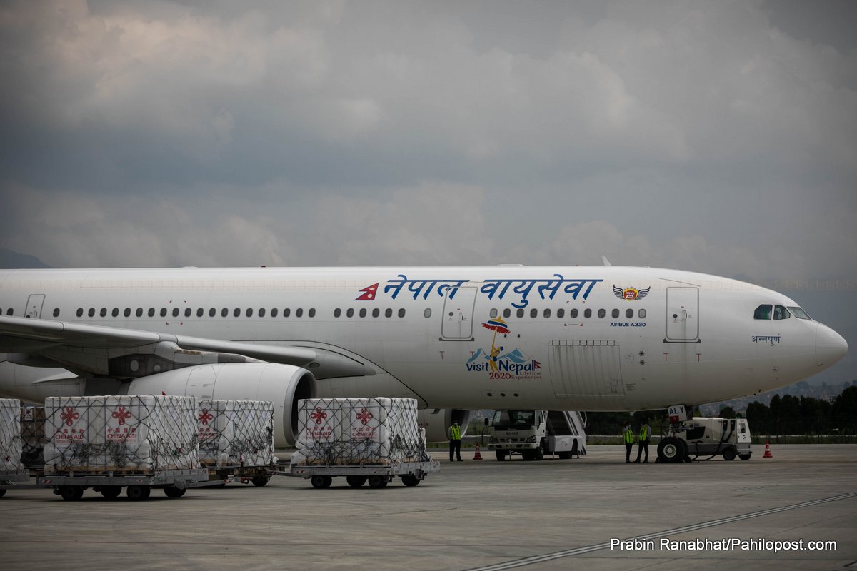 चीनले दिएको ८ लाख डोज खोप लिएर आयो नेपाल वायु सेवा निगमको एयरबस