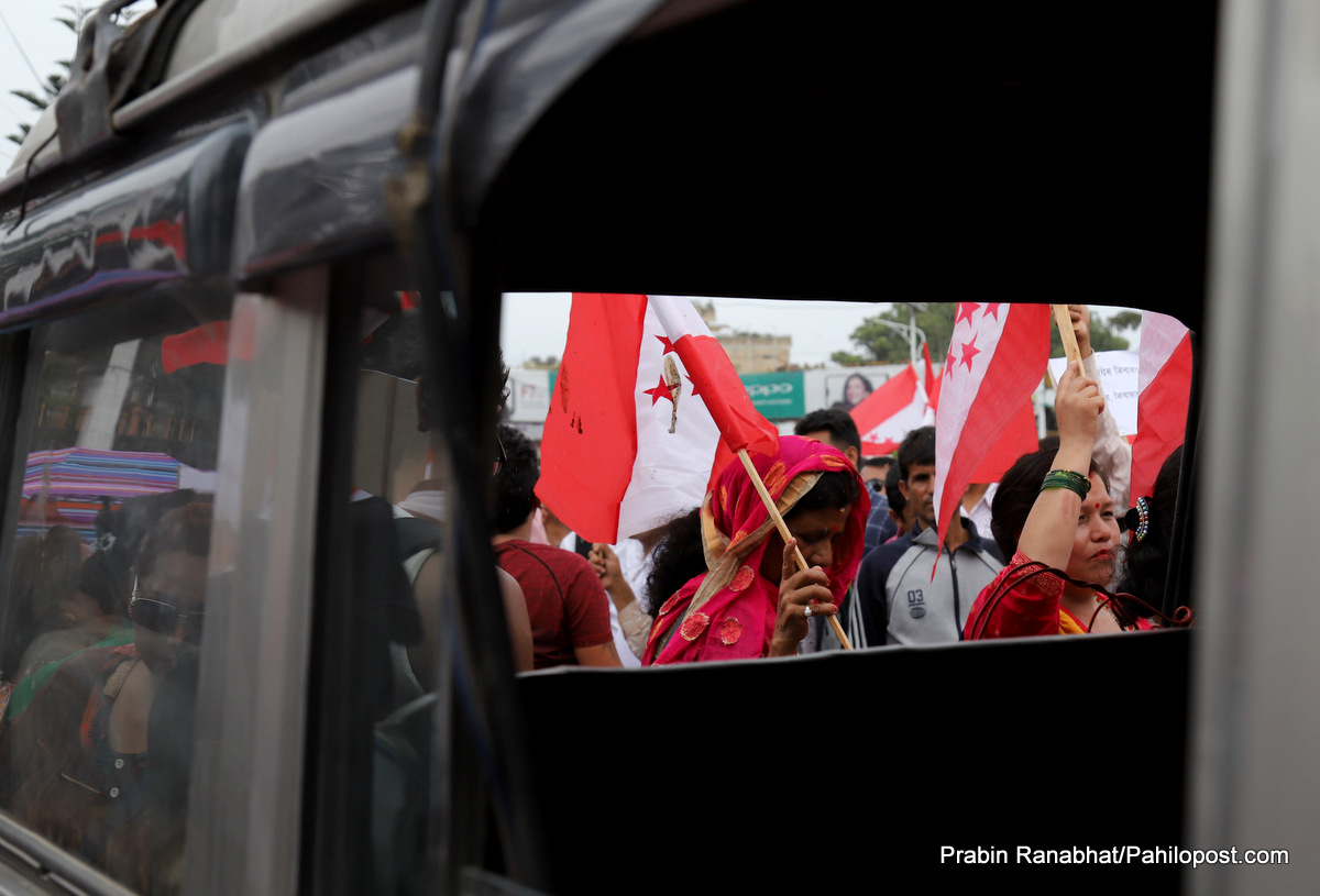 २४ फोटोमा हेर्नुस् कांग्रेसको काठमाडौँमा विरोध प्रदर्शन