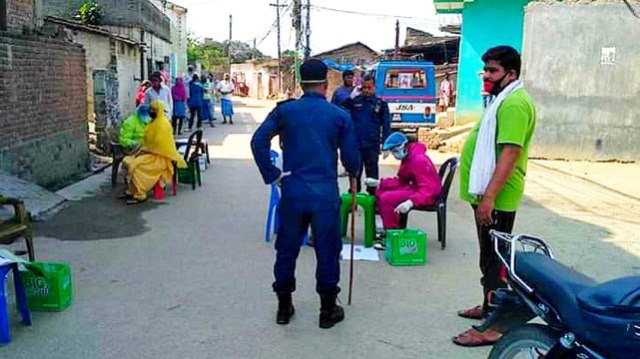 वीरगंजमा ‘कन्ट्याक्ट ट्रेसिङ’ : १७ जना नयाँ संक्रमितको सम्पर्कमा आएकाको स्वाब संकलन शुरु