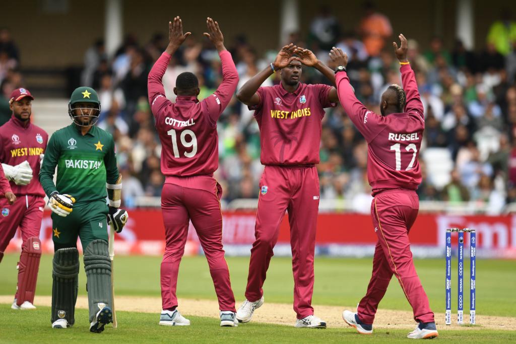 विश्वकप क्रिकेट : पाकिस्तान १०५ रनमा अलआउट, वेष्ट इन्डिजको सहज जित