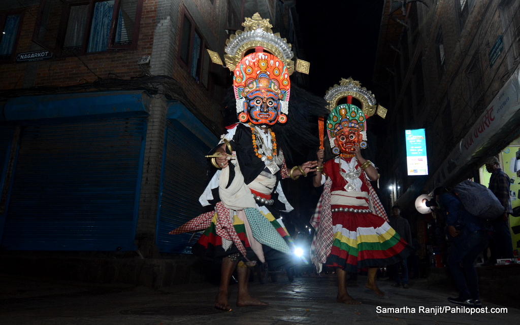 भक्तपुरमा निस्किए नवदुर्गा देवगण, नृत्य गर्दै नगर परिक्रमा