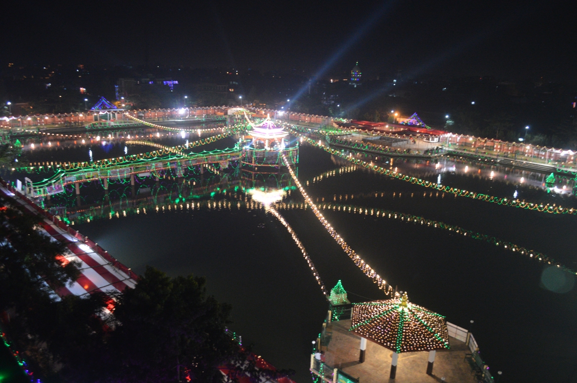 वीरगंजमा छठको भव्य तयारी, घडिअर्वा र स्वीमिङ पुलमा समेत यस्तो छ रौनक 