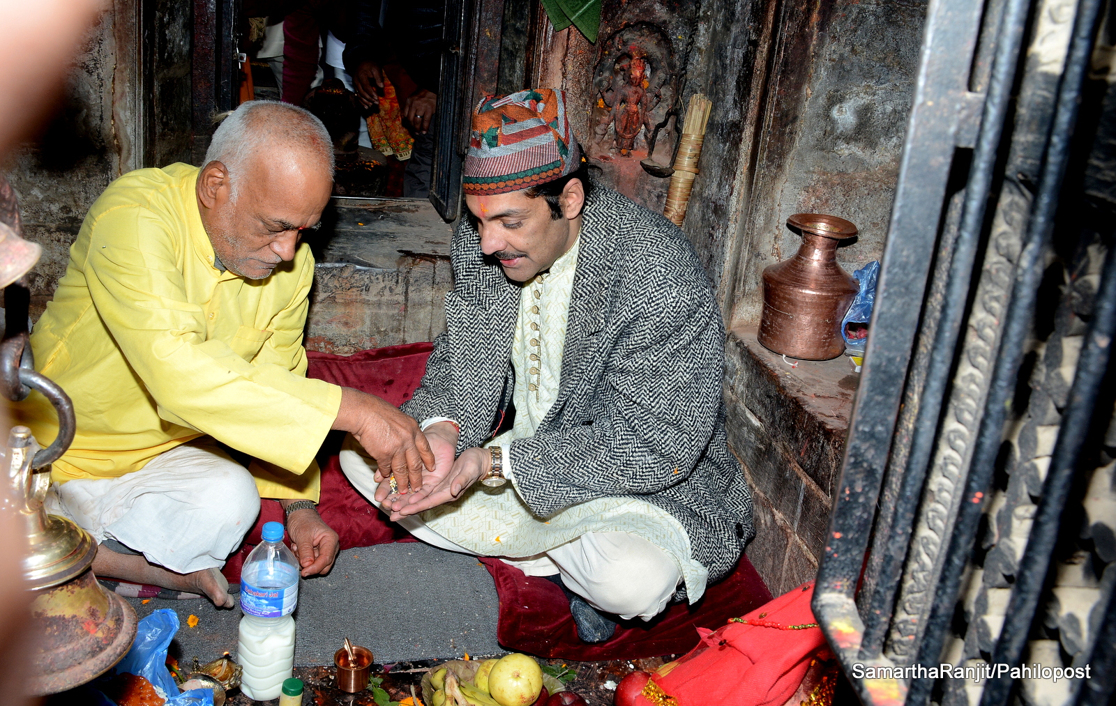 पूजाआजाका लागि पाटन पुगेका पूर्व युवराज पारसको फरक लुक्स : हेर्नुस् पारसको पूजा