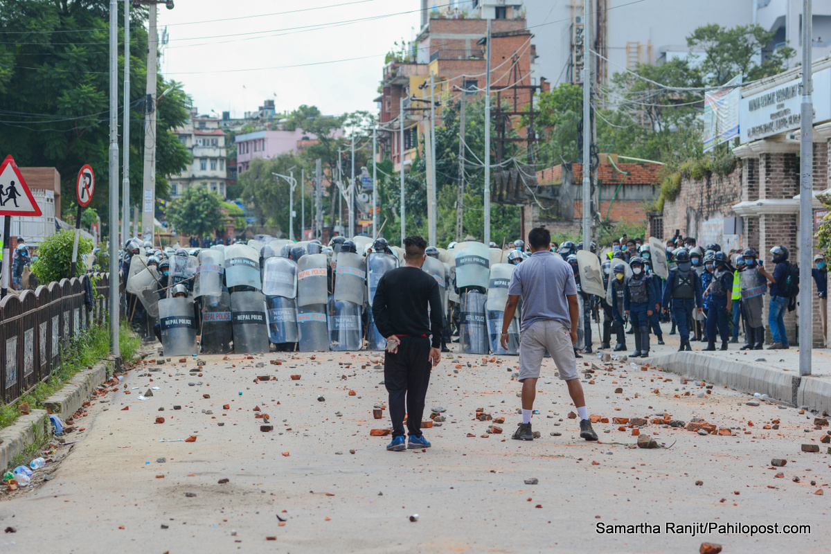 पुल्चोकमा ट्राफिक प्रहरी जवान कुटेको अभियोग दश जना समातिए, ललितपुरमा शुक्रबार बिहानदेखि कर्फ्यू
