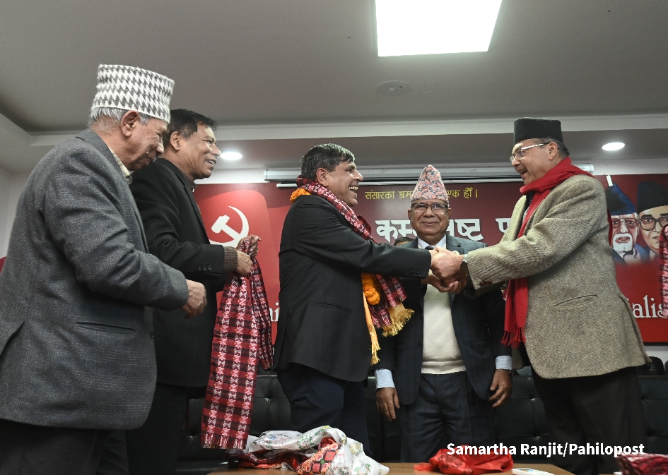 घनश्यामको प्रशंसा गर्दै झलनाथले गरे ओलीको आलोचना, 'एमालेप्रति हामीलाई असाध्यै माया छ'