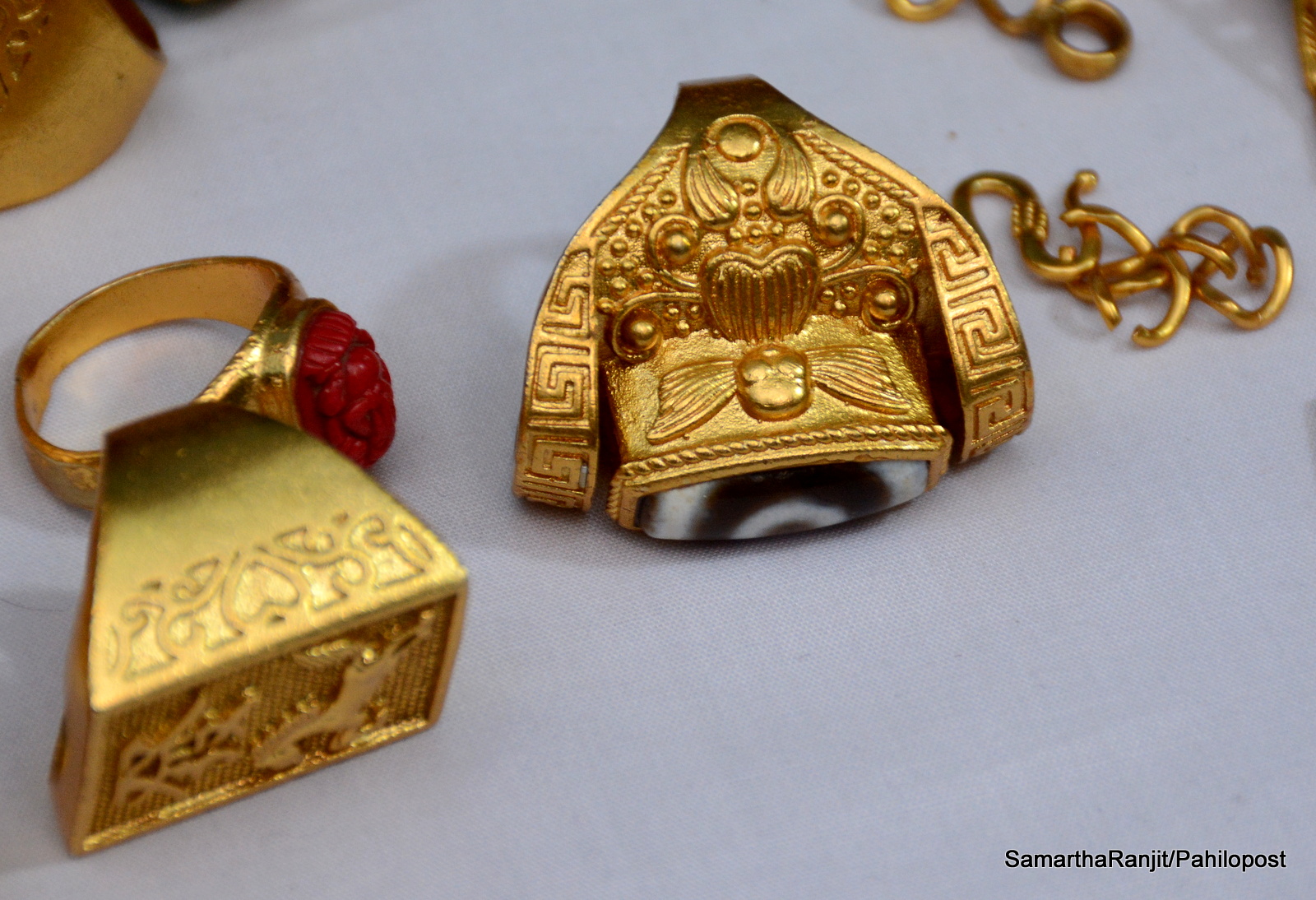 सुनको मूल्य प्रतितोलामा ४ सय रुपैयाँले घट्यो