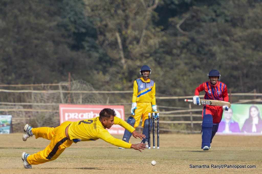 तस्विरमा मूलपानी क्रिकेट मैदानमा गण्डकीविरुद्ध कर्णाली