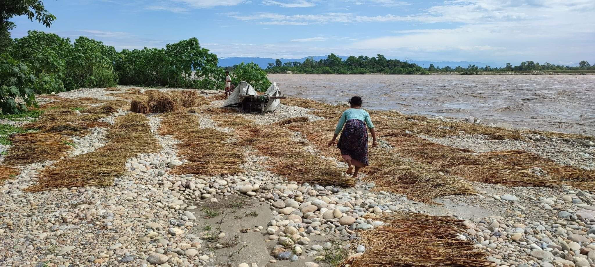 भजनीका बाढीपीडित भन्छन् : ‘बाढीको दीर्घकालीन समस्या समाधान गर्नेलाई भोट दिन्छौँ’