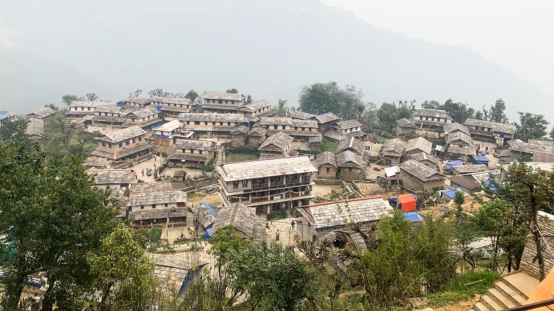 तुवाँलोको मारमा पर्यटन : हिमाल हेर्न नपाउँदा खल्लो महसुस गर्दै फर्किन्छन् पर्यटक