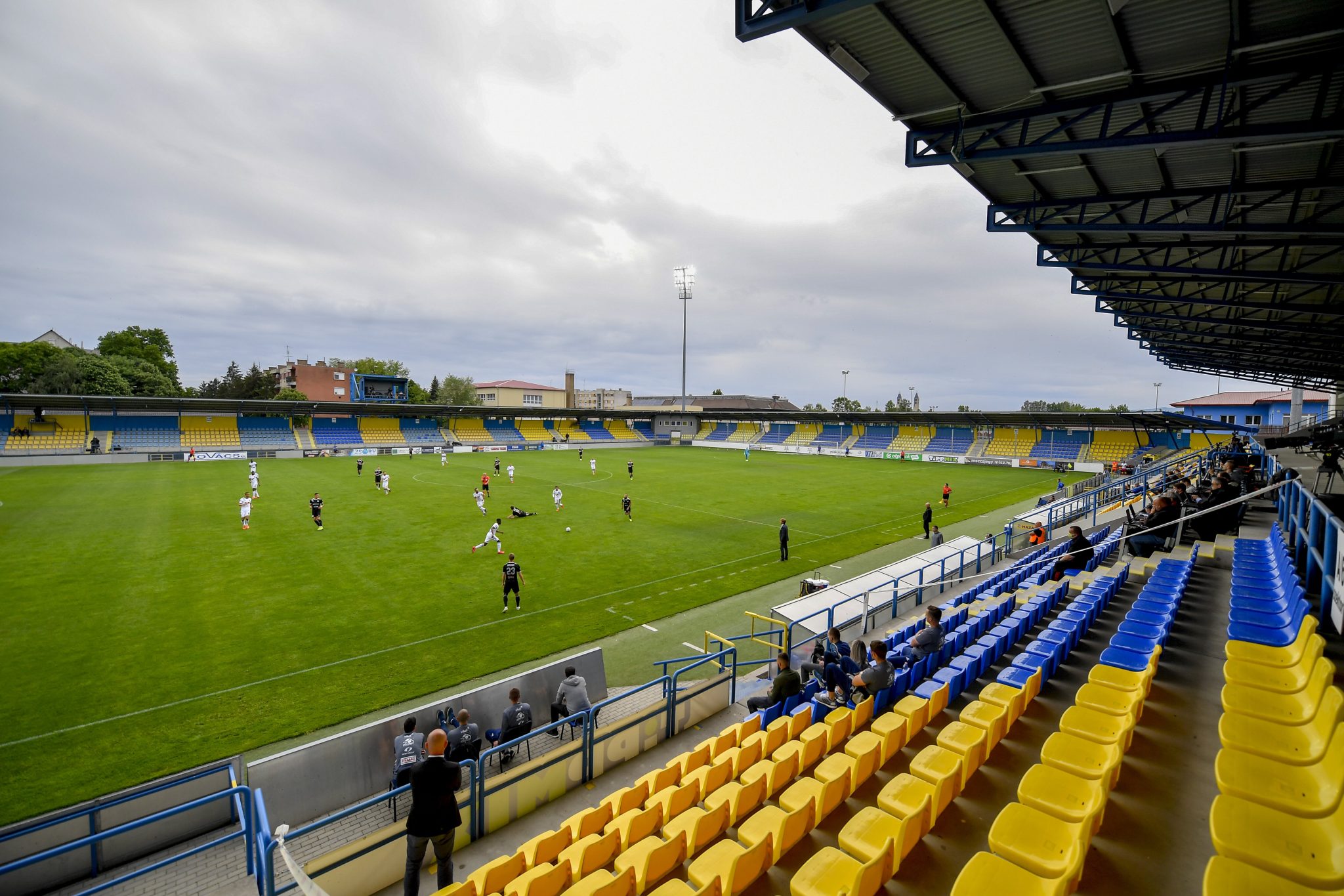 कोरोनाका बीच हंगेरीको फुटबलमा नयाँ कदम : स्टेडियममा जान दर्शकलाई अनुमति
