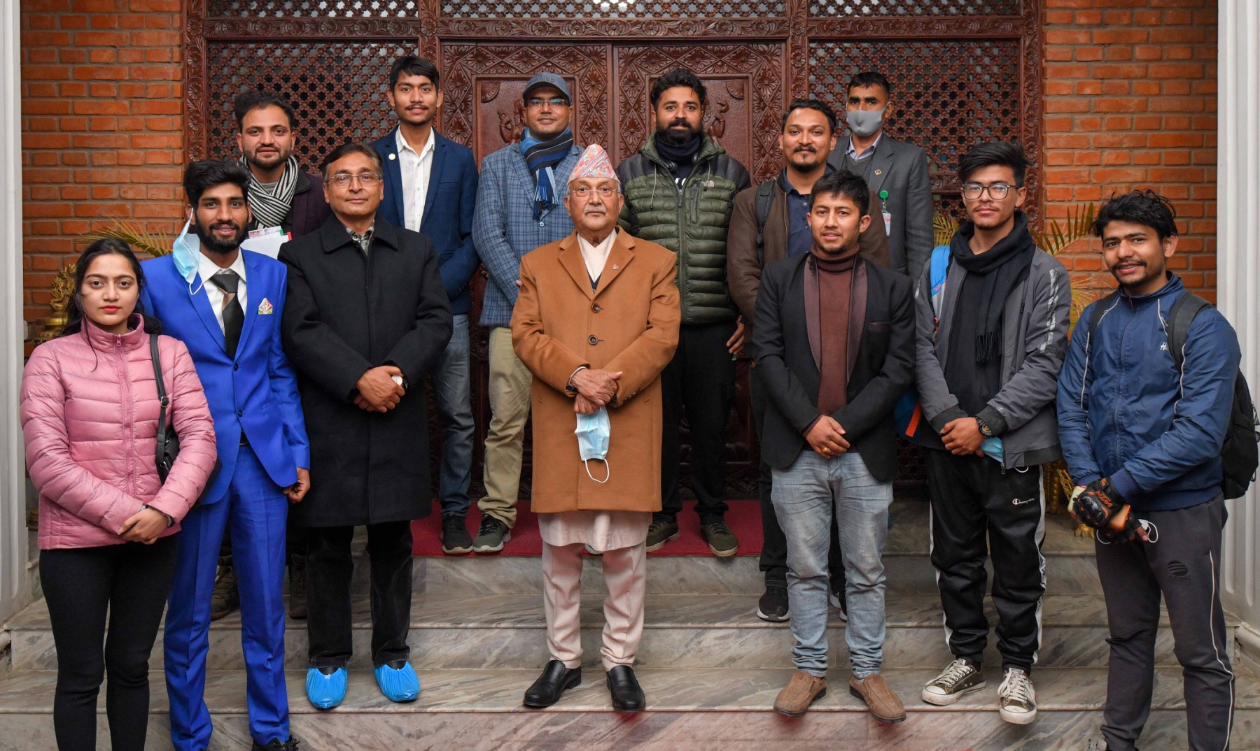 दाह्री ग्याङका युवासँग प्रधानमन्त्री ओलीको भेट