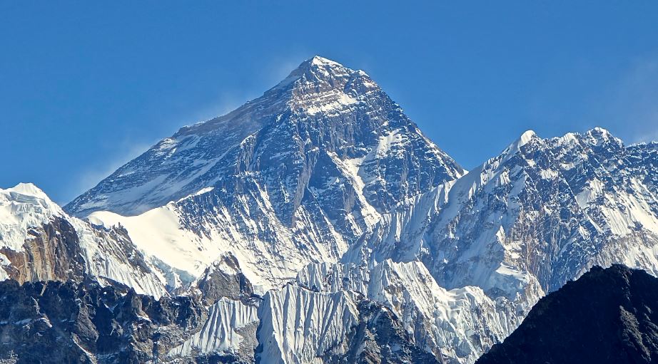 सगरमाथा चढ्न २९९ तयार, १४ विदेशीले चढे अन्नपूर्ण