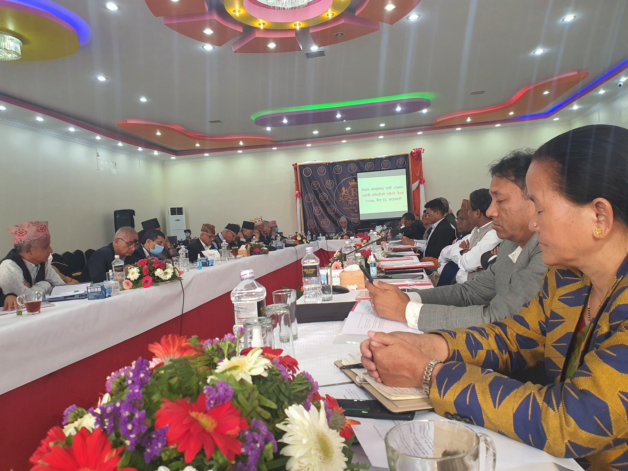 स्थानीय तह निर्वाचनको कार्ययोजना बनाउन स्थायी कमिटीमा छलफल गर्दै एमाले