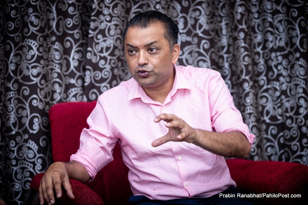 ओलीलाई कम्बोडियाका हु सेनसँग तुलना गर्दै गगन थापाले भने : एमालेमा जनवाद सकियो, डनवाद बाँकी छ