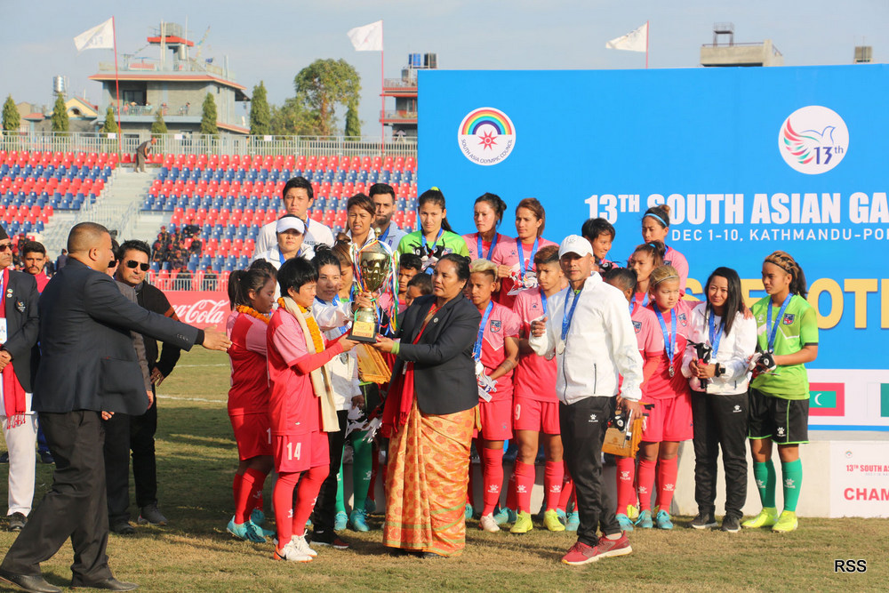 नेपाली महिला फुटबल टोली पराजित हुँदा धुरुधुरु रोइन् मन्त्री, 'छोरीहरुको पीडा देख्दा आँशु रोकिएन'