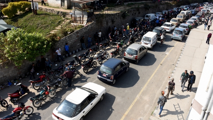 एकाएक किन लाग्यो पेट्रोल पम्पमा गाडी र मोटरसाइकलको ताँती?