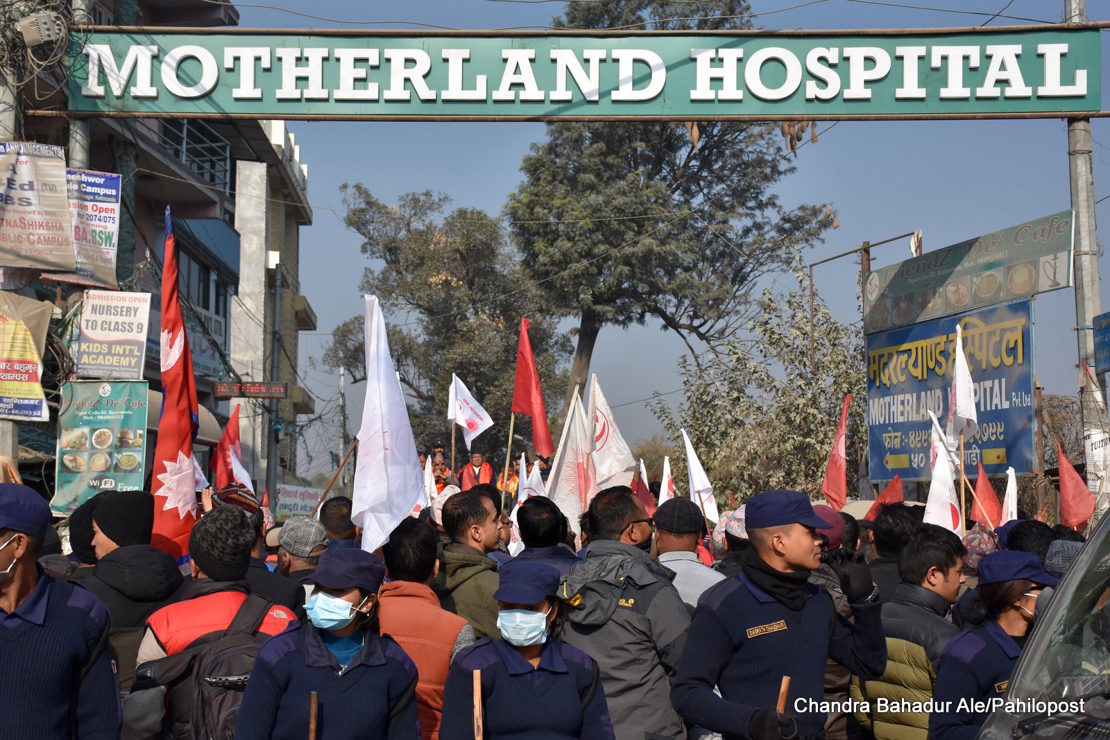 अस्पताल प्राङ्गणमै वाम गठबन्धनको कोणसभा, फोटोमा हेर्नुस्