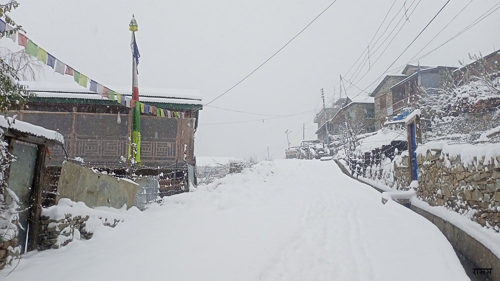 हुम्लामा हिमपातले हवाई सेवा अवरुद्ध, सिमकोटमै रोकिए यात्रु