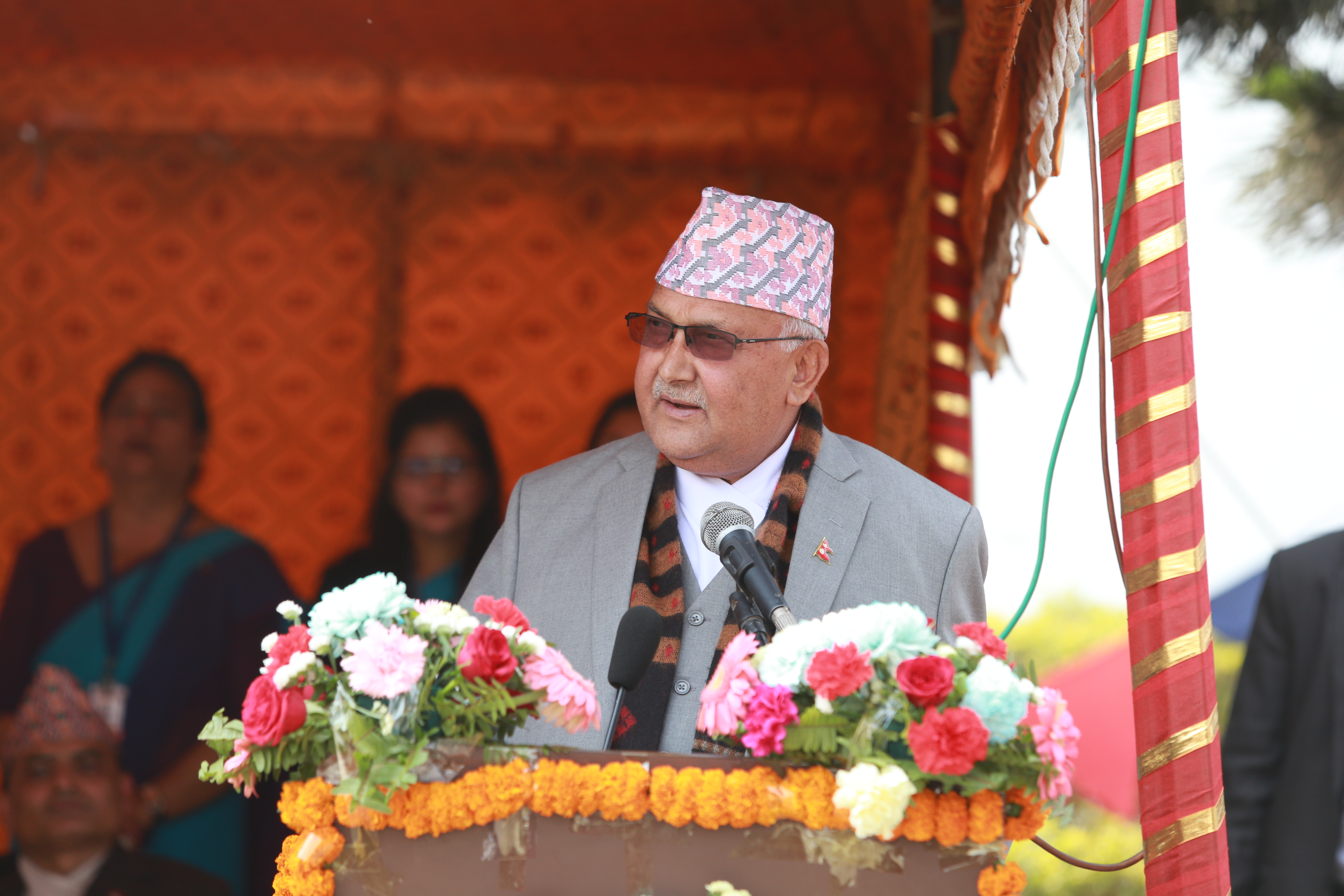 निर्वाचन आयोगमै प्रधानमन्त्री ओलीको आक्रोश: आयोगले जनताको टिप्पणीमा ध्यान दिएन