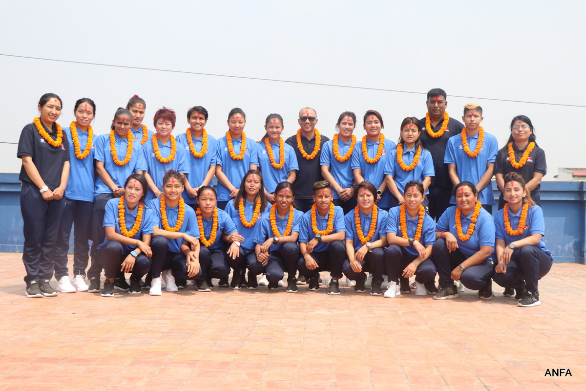 ओलम्पिक क्वालिफायर खेल्न नेपाली महिला फुटबल टोली म्यानमार प्रस्थान