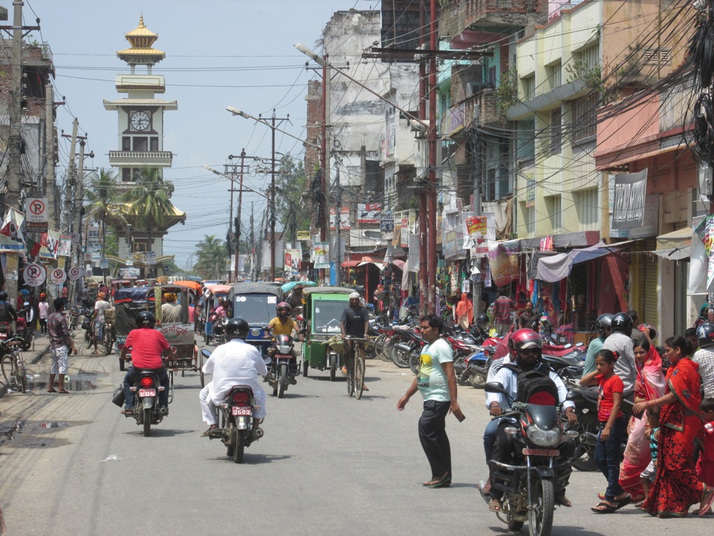 वीरगञ्जमा बन्दको अवज्ञा गर्दै पसलहरु खोलिए, चहलपहल बढयो