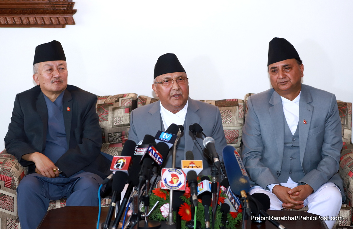 विमानस्थलबाट अाेलीकाे नेपाललार्इ व्यंग्यः कविले कविता वाचन गर्नु ठूलो कुरा हाेइन
