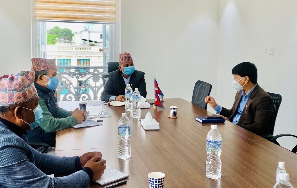 उपत्यकाका मेयरसँग मन्त्रीहरुको बैठक : ४ वटा एकीकृत आइसोलेसन केन्द्र प्रस्ताव