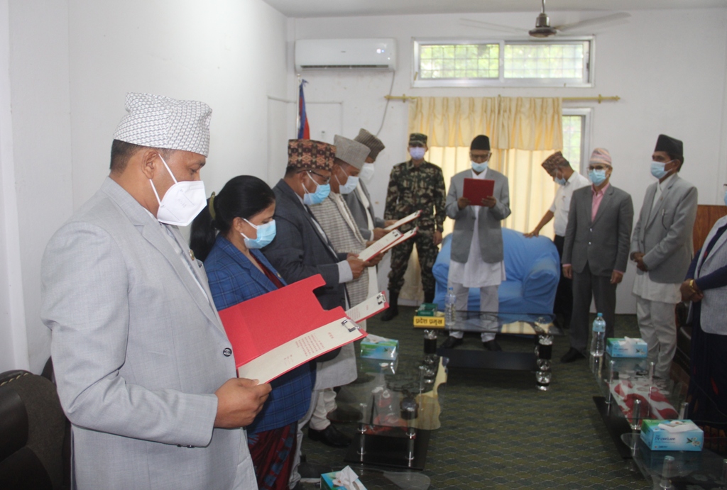 स्थायी कमिटीको निर्णय विपरीत सुदूरपश्चिमको मन्त्रिमण्डलमा सहभागी ७ जनालाई एमालेले सोध्यो स्पष्टीकरण
