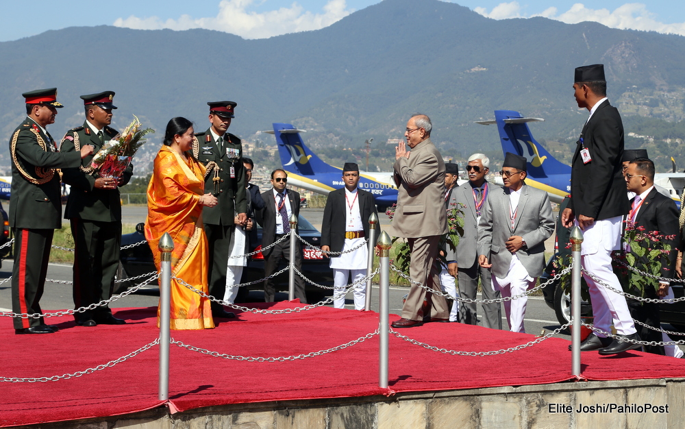 भारतीय वायुसेनाको विशेष विमानमा चढेर नेपाल आइपुगे राष्ट्रपति मुखर्जी