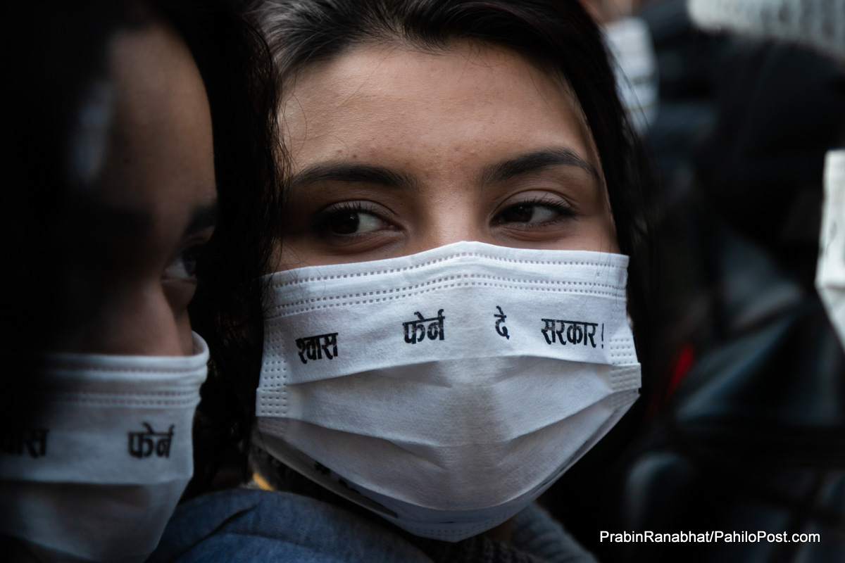 नेवि सङ्घको मास्क मुभमेन्ट 'श्वास फेर्न दे सरकार!' हेर्नुस् फोटोमा 