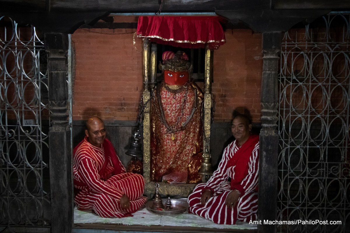 रथ नबन्दा पुल्चोक पुगेनन् रातो मछिन्द्रनाथ, त:बहाकै फल्चामा गराइयो बिराजमान